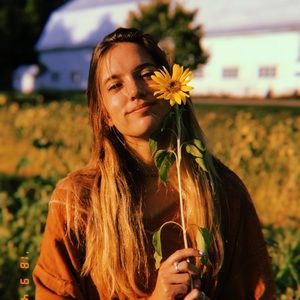 Meet your Posher, Aally